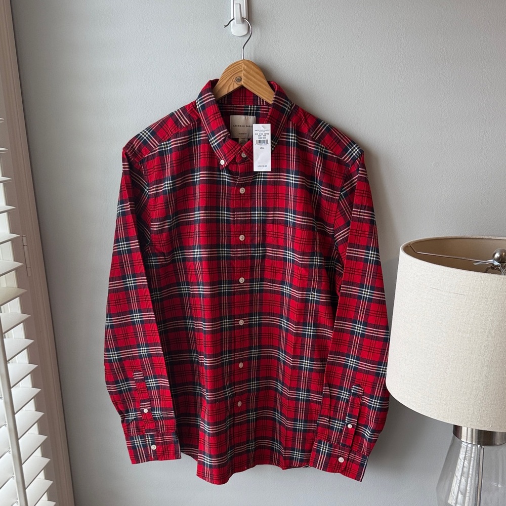 American Eagle Outfitters Classic Fit Red‎ Plaid Button Down NWT